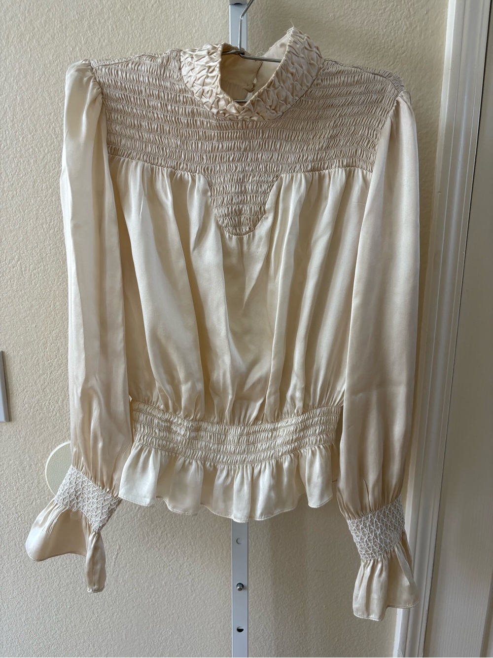 FRAME Smocked Mock Neck Silk Long Sleeve Blouse in Off White - Size M